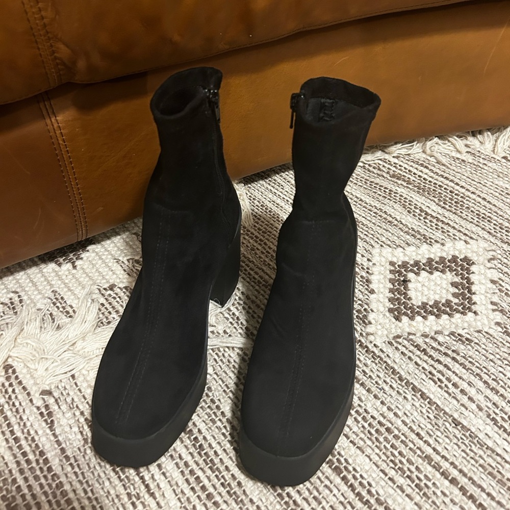 Steve Madden Evander Black Ankle Booties